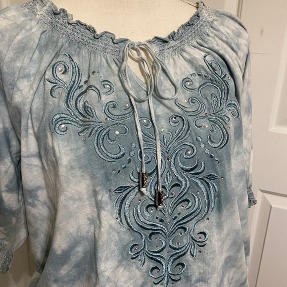 L Vintage Dress Barn Top w/Embroidered front and Rhinestones - Picture 2 of 11